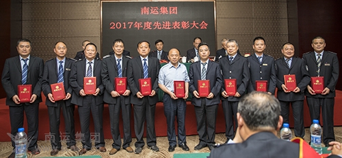 先进单位合影04.jpg